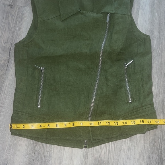 Elizabeth & James Tegan Vest - Picture 12 of 13